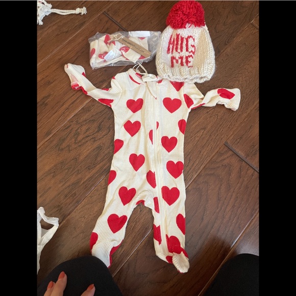 Spearmint valentines sleeper with hat and bow NEW newborn - Picture 1 of 2